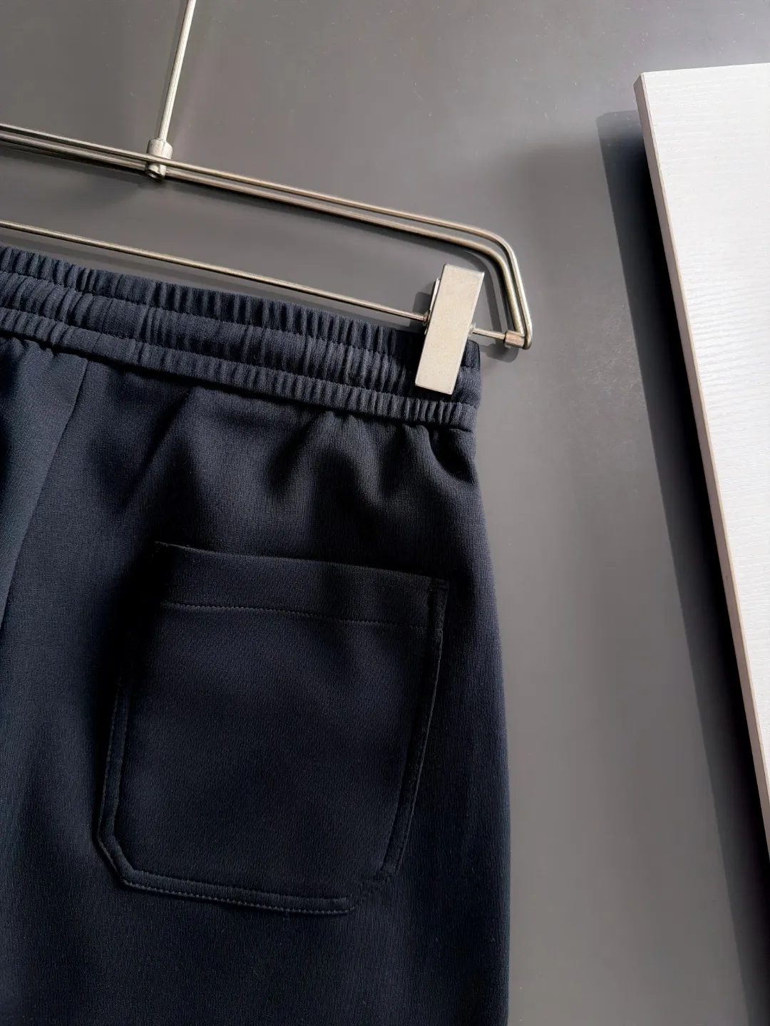 Next day shipment P195 Balenciaga 2026 Autumn and Winter New Arrival elastic band casual pants, counter-customized fabrics, Breathable, high comfort, impeccable details, brand element design concept, reflecting high quality. It feels delicate and soft! It presents a casual cut and the upper body shape is great! Sizes:S-3XL